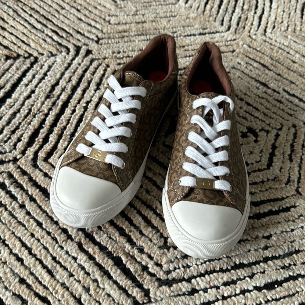 *3 for $60* NWOT G by GUESS low top womens shoe, size 7